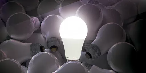 Luz residencial que se enciende y apaga de forma intermitente