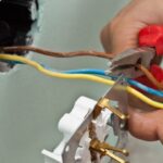 ¡Aprende a realizar un arreglo de cables expuestos de forma segura en casa!